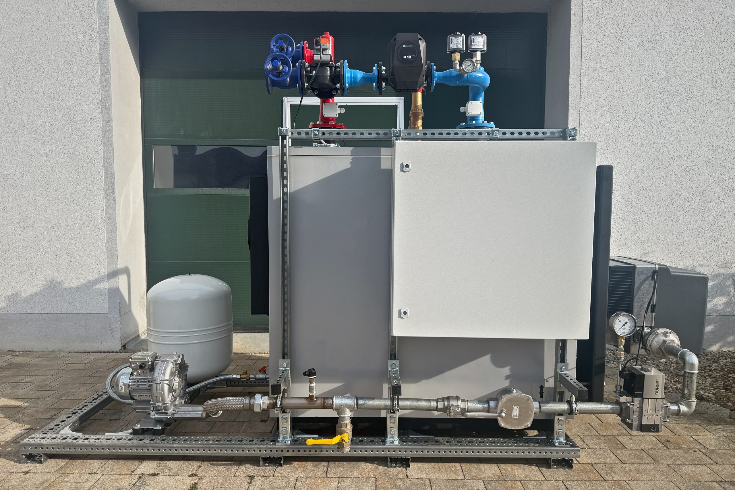 Geisberger Biogas-Heizmodul auf Stahlgestell